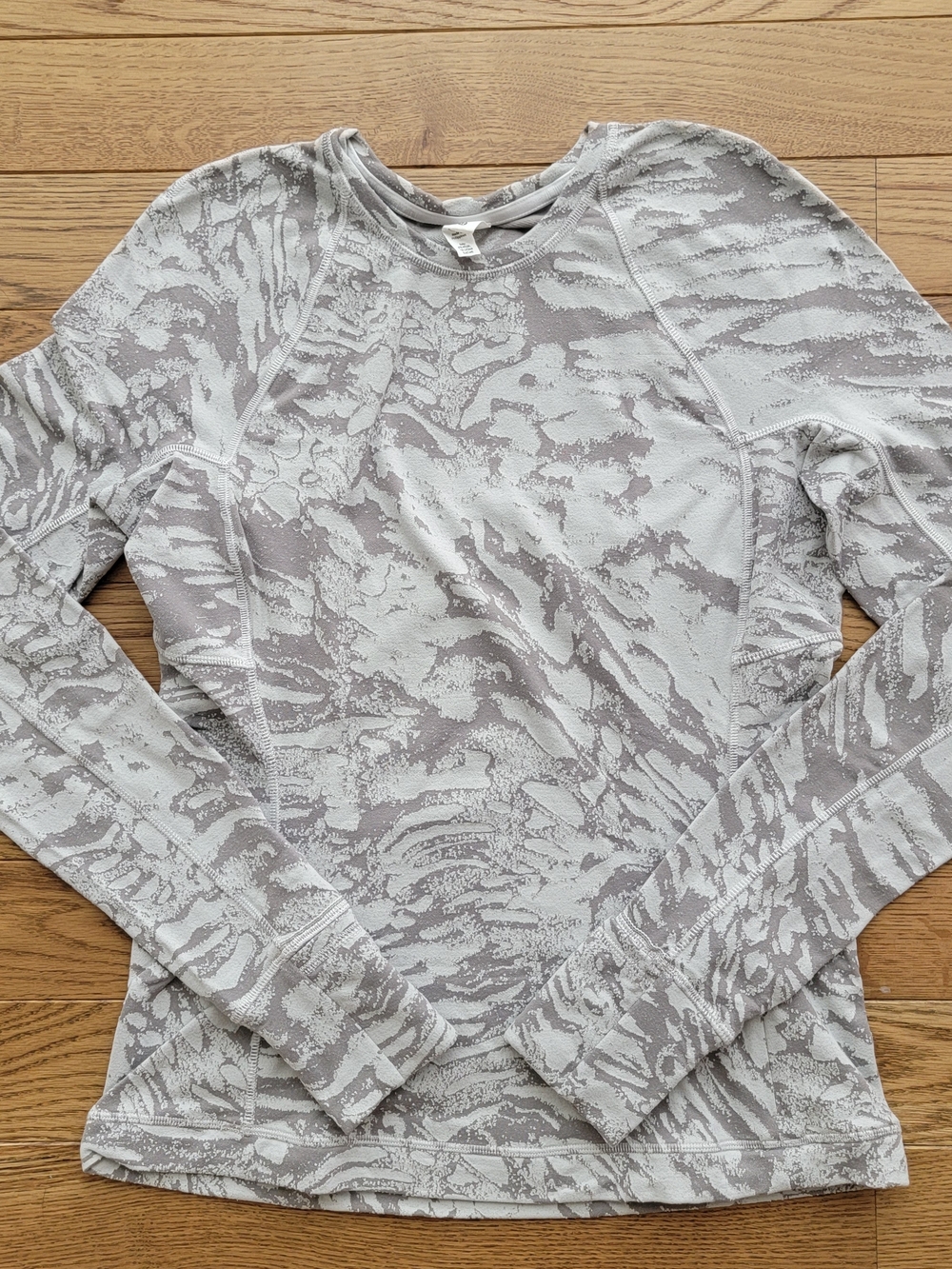 lululemon athletica Light Gray Patterned Running Long-Sleeve Shirt Size 6